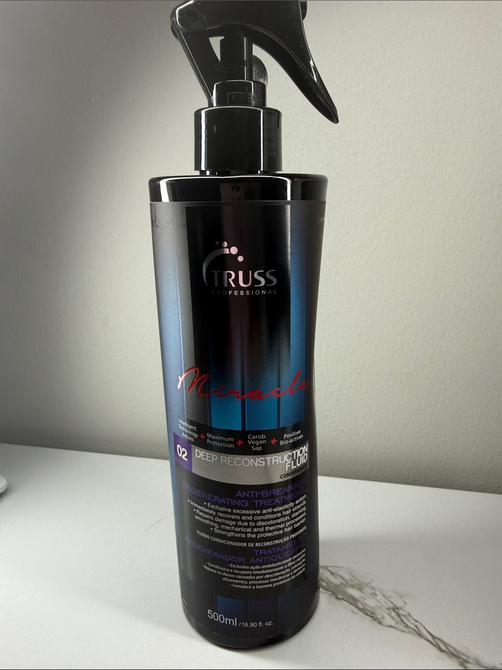 Truss Professional Miracle Deep Reconstruction Fluid - Black and Blue